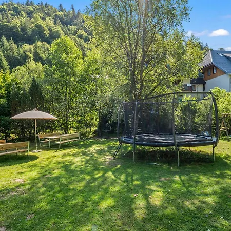 Grosser Garten Mit Grill,-spiel Und Sitzmoeglichkeiten-umgeben Von Schoener Natur-ferienhaus Albmatte